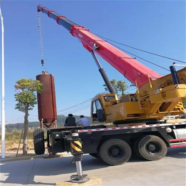 市中专业吊车租赁多少钱