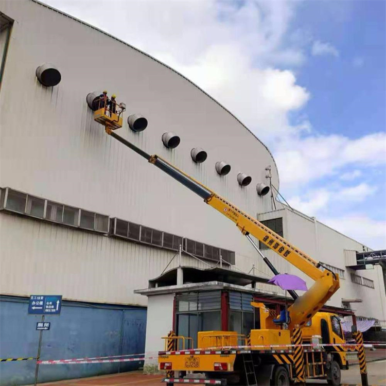 市中高空作业车出租服务：专业广告牌安装解决方案