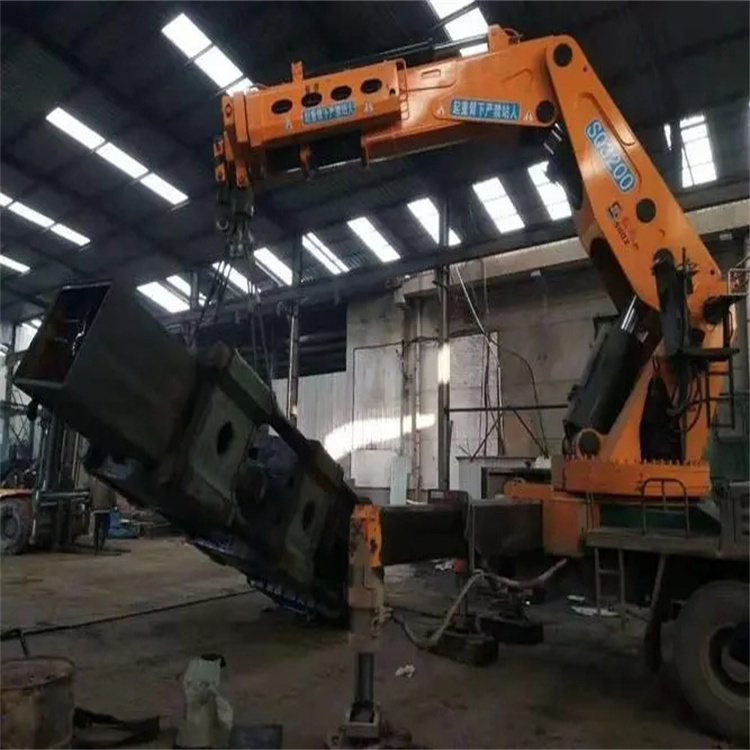 市中130吨折臂吊车出租吊机租赁附近电话